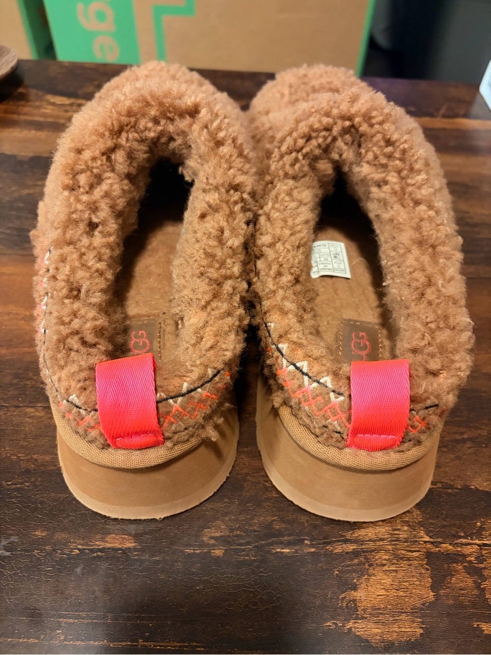 UGG Plush Sherpa Slippers Chestnut Pink Pull Tab NWOT Women’s 8 / EU 39 - Picture 4 of 7